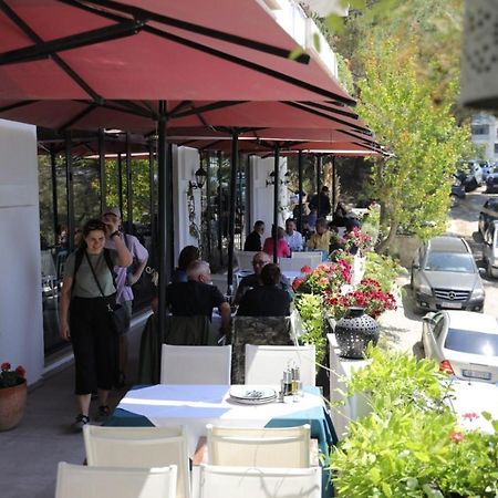 Villa D Hotel-Restaurant-Private Beach Durres Exterior photo