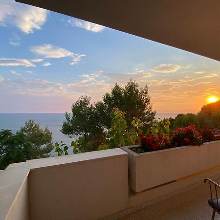 Villa D Hotel-Restaurant-Private Beach Durres Exterior photo